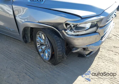 2021 Ram 1500 Laramie 4X4 5'7 Box z USA, uszkodzony, nr VIN 1C6SRFJT0MN697907